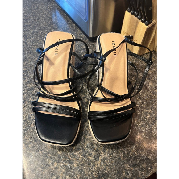 New Torrid Laceup Strappy Platform Wedge (WW) - Picture 3 of 8